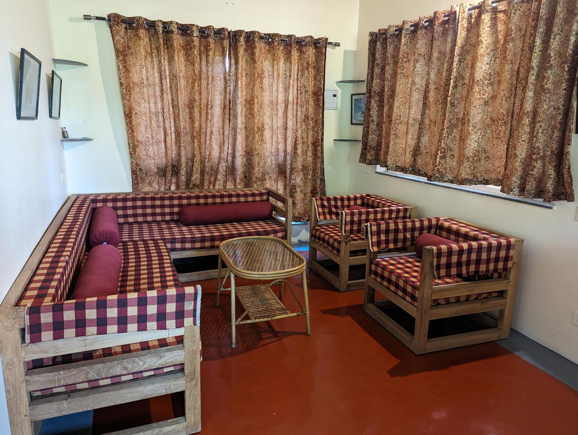 Ghar Homestay, コタジリ エクステリア 写真